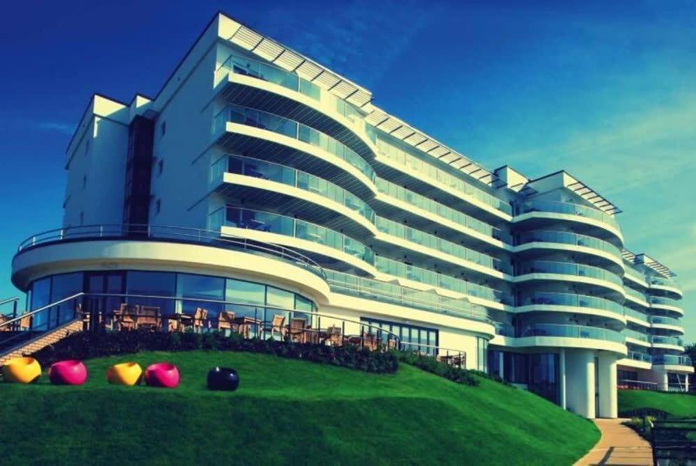 Panoramic Sea Views In Beachfront Apt W Balcony Bognor Regis Kültér fotó