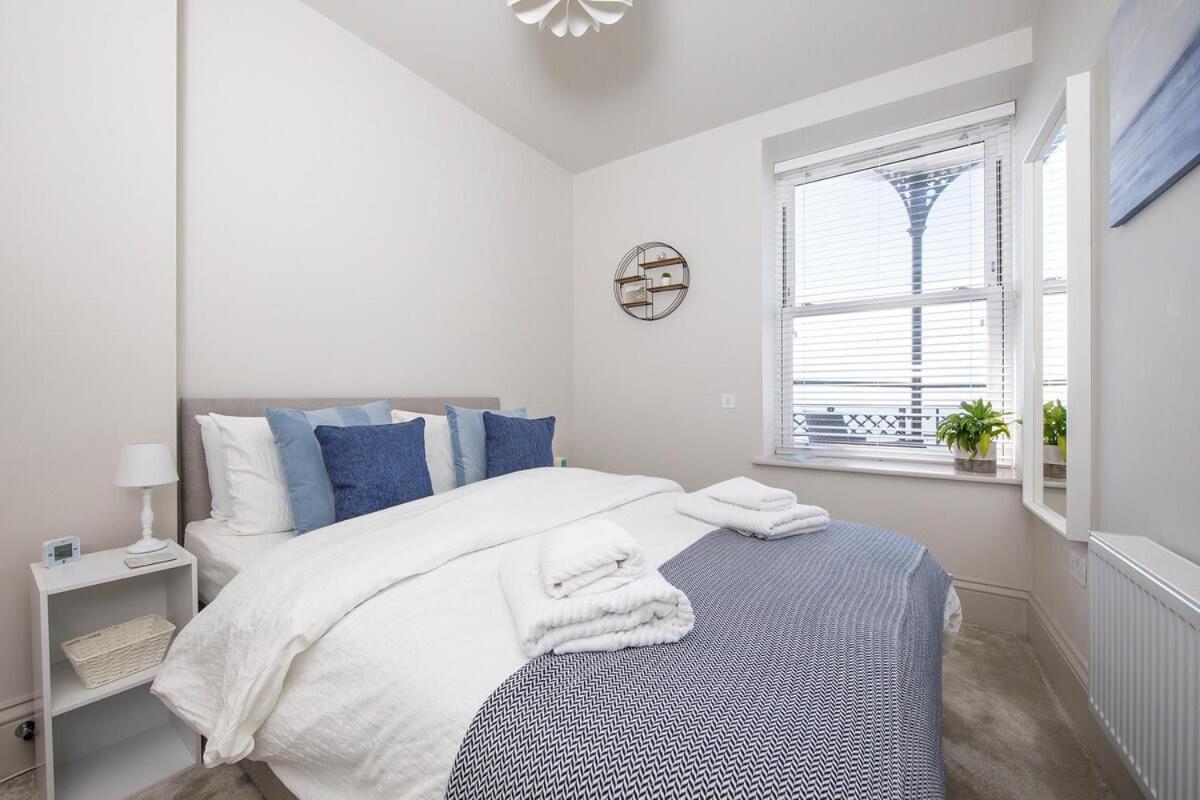 Panoramic Sea Views In Beachfront Apt W Balcony Bognor Regis Kültér fotó