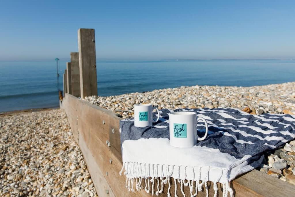 Panoramic Sea Views In Beachfront Apt W Balcony Bognor Regis Kültér fotó