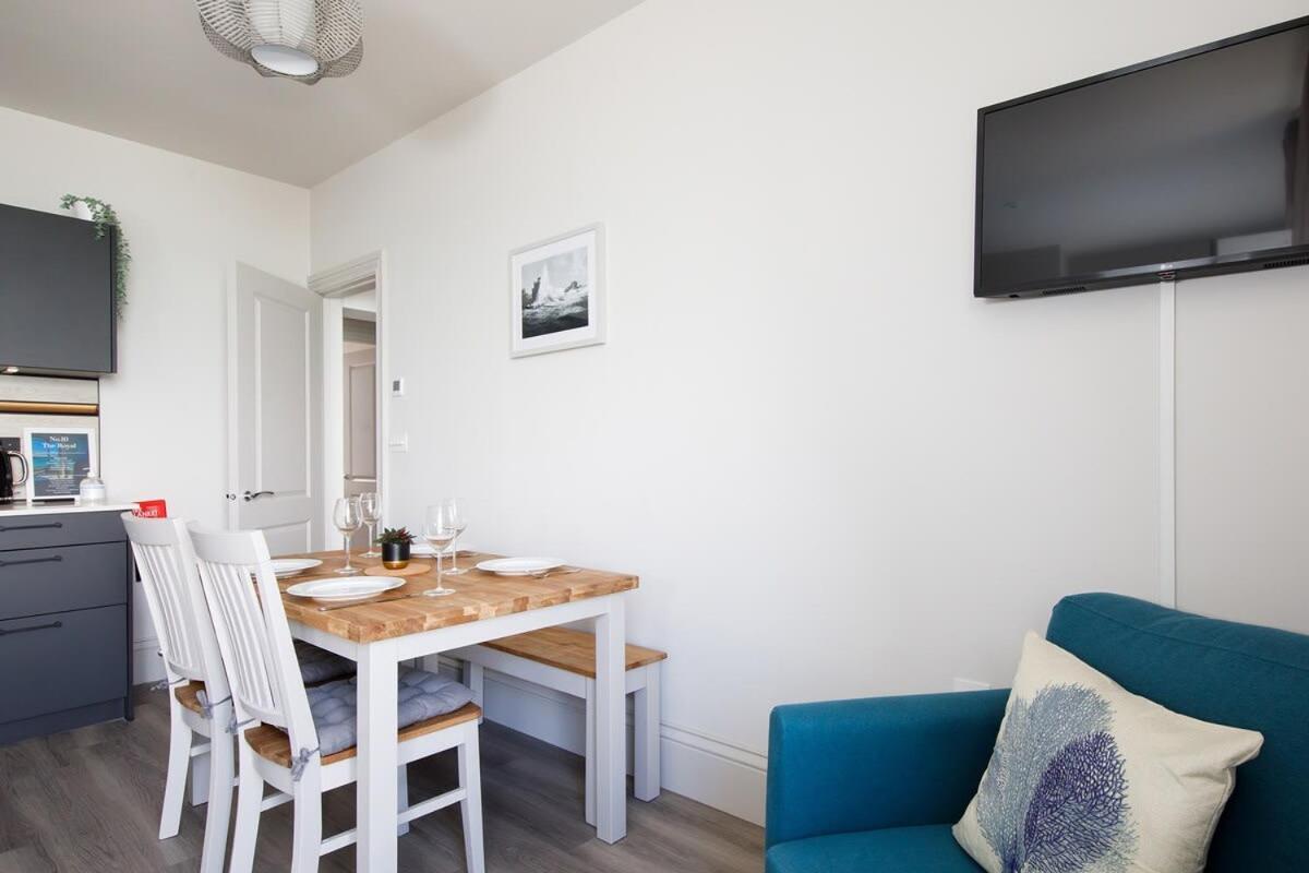 Panoramic Sea Views In Beachfront Apt W Balcony Bognor Regis Kültér fotó